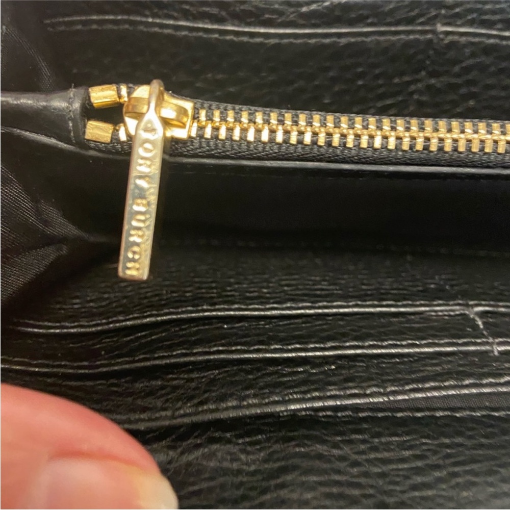 Tory Burch Black Pebbled Leather Continental Wallet with Gold Logo Accent - Picture 7 of 12